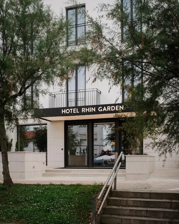 puertas-Hotel-Rhin-Garden-en-Santander